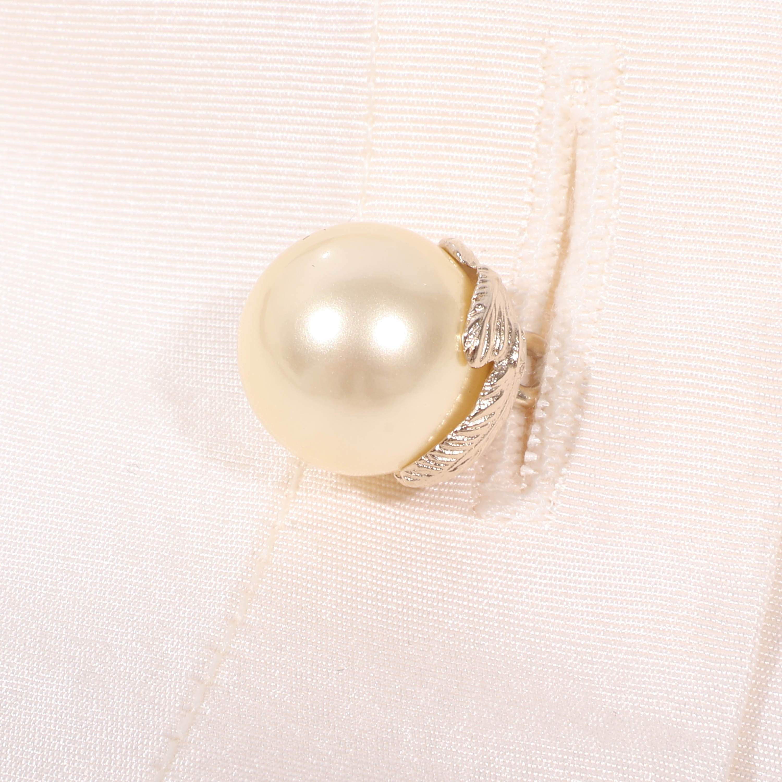 CHANEL(シャネル) ボウタイ ブラウス ホワイト パールボタン シルク #36 P64478V24243 長袖