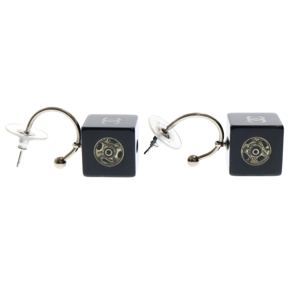 CHANEL(シャネル) ココマーク キューブピアス ブラック×シルバー プラ×GP アクセサリー 03A