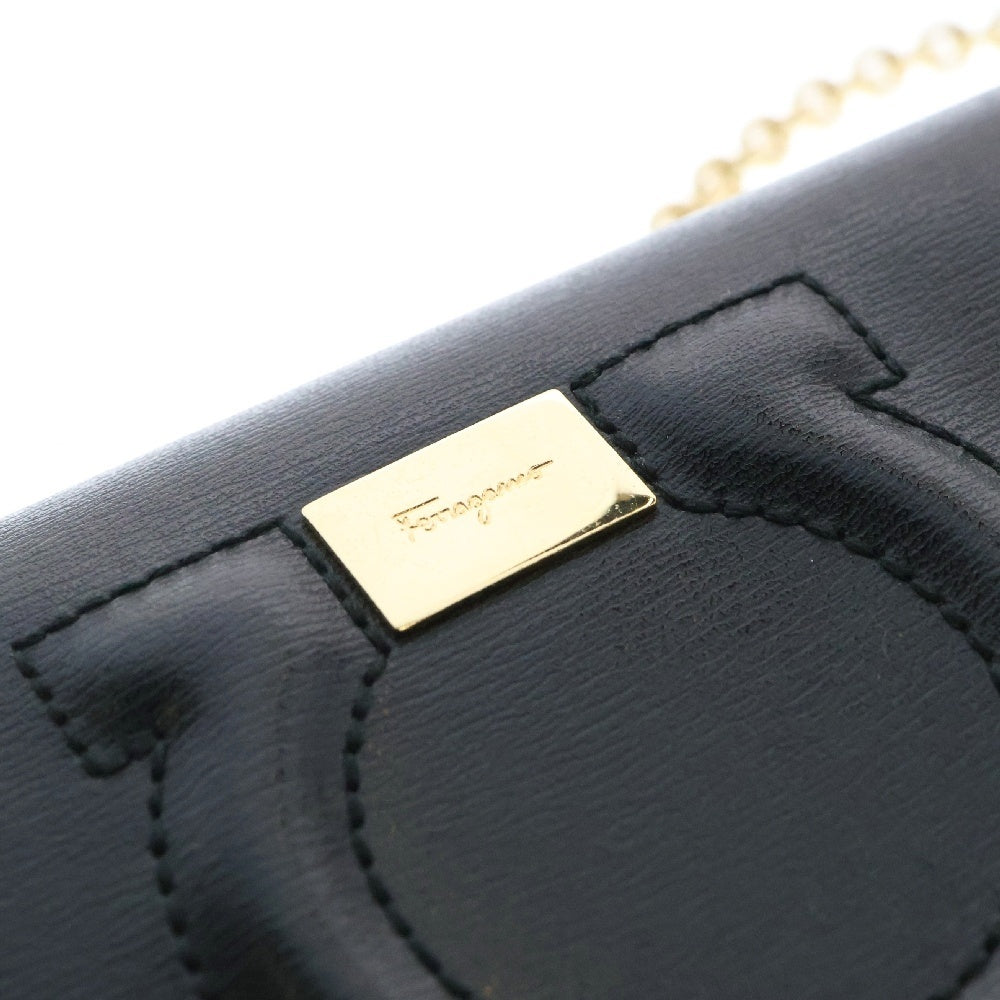 FERRAGAMO(フェラガモ) ガンチーニ チェーンウォレット ショルダーウォレット 長財布 ブラック ゴールド金具 レザー