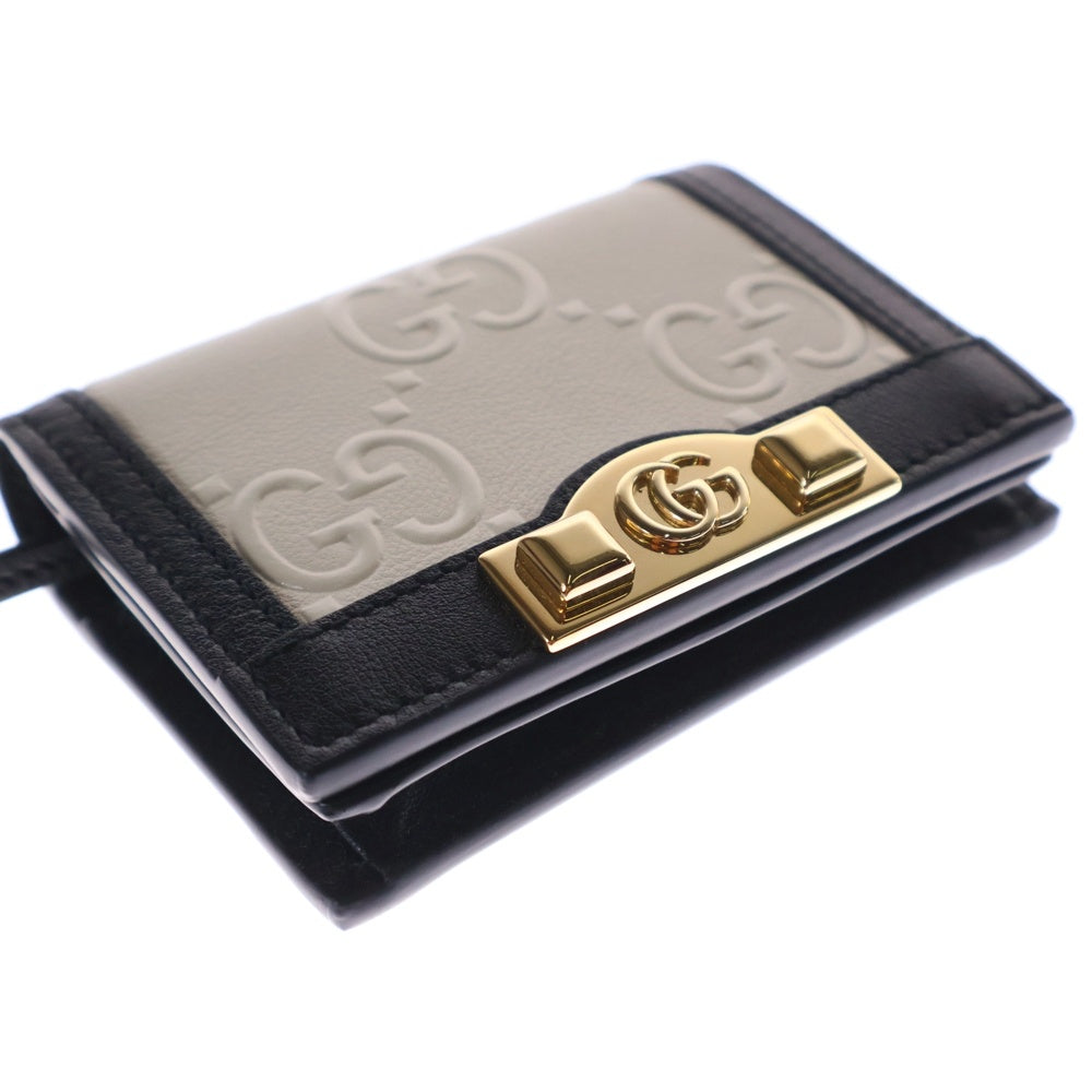 GUCCI(グッチ) GGエンボス レザー コンパクトウォレット 二つ折り財布 ホワイト×ブラック 676150