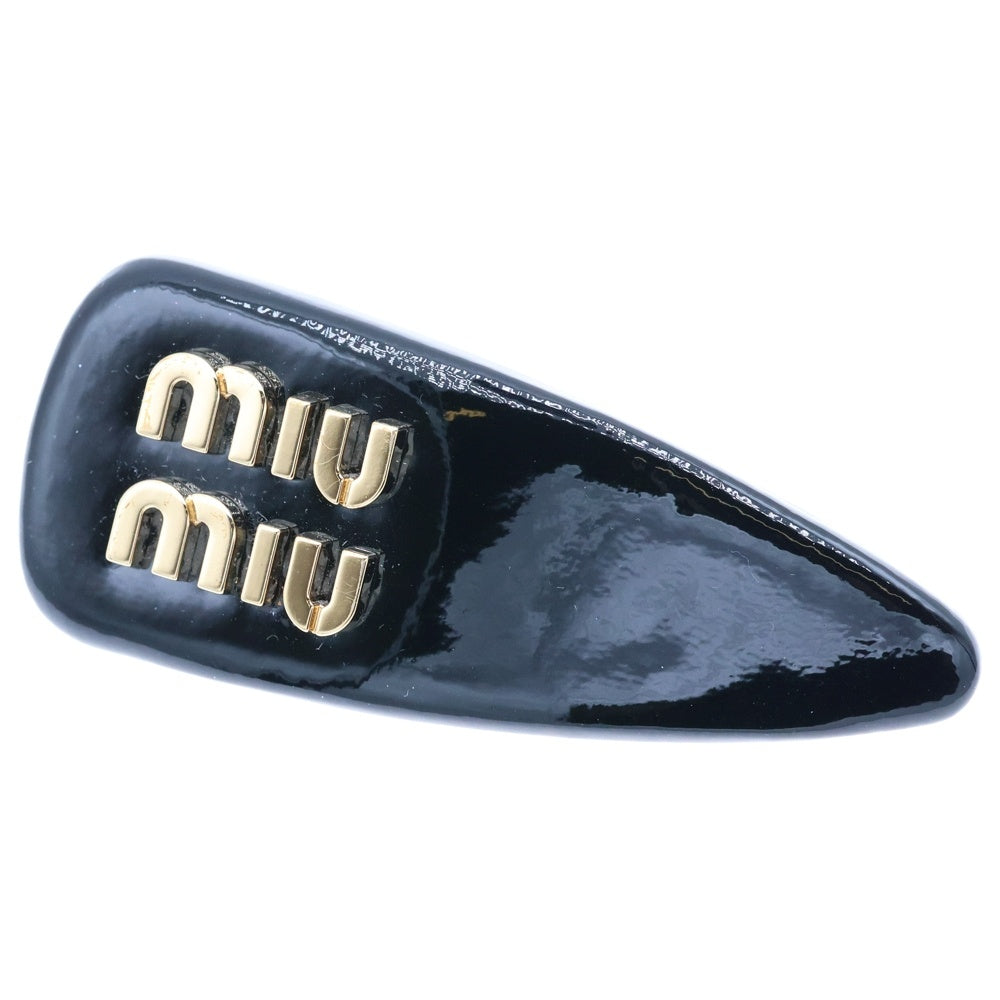 miumiu(ミュウミュウ) ロゴ バレッタ ブラック ゴールド金具 パテントレザー ヘアアクセサリー 5IF092 レディース
