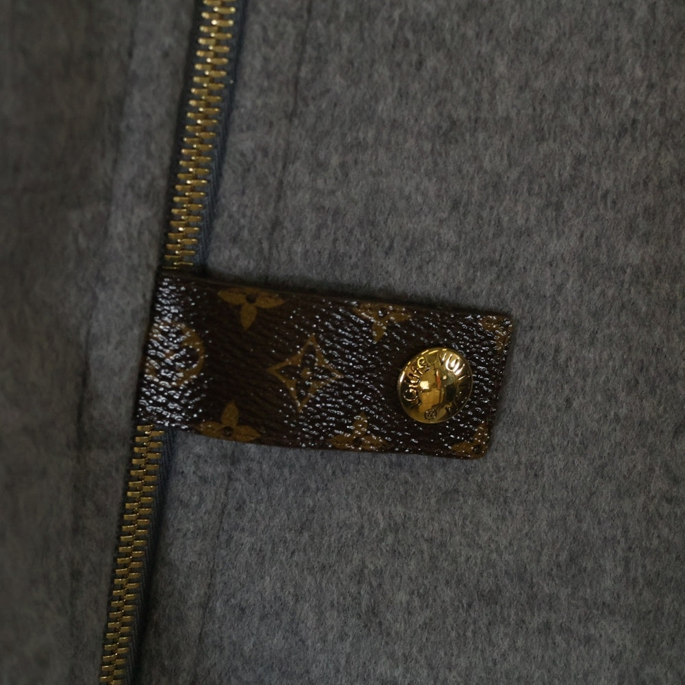 LOUIS VUITTON(ルイヴィトン) 21AW スポーティー ハイネックダブルフェイス ケープ ウール モノグラム ジップアップ ポンチョ グレー レディース RW212W NUV FLCO18