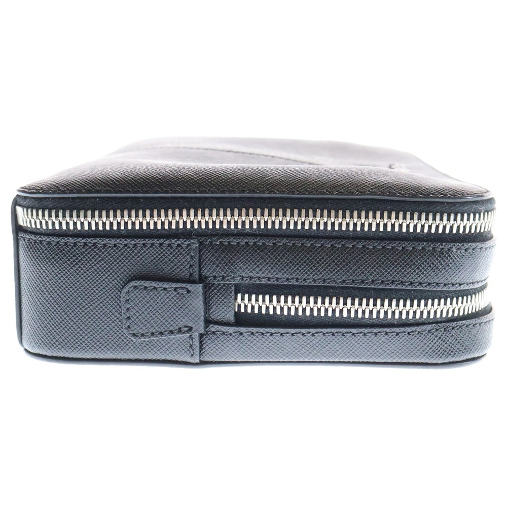 PRADA(プラダ) ロゴプレート サフィアーノレザー ハンド クラッチバッグ シルバー金具 ブラック 2VF052