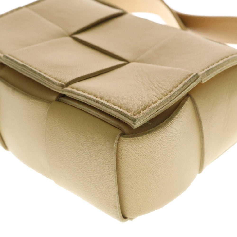 BOTTEGA VENETA(ボッテガヴェネタ) キャンディカセット マキシイントレチャート ショルダーバッグ ミニバッグ ベージュ レザー