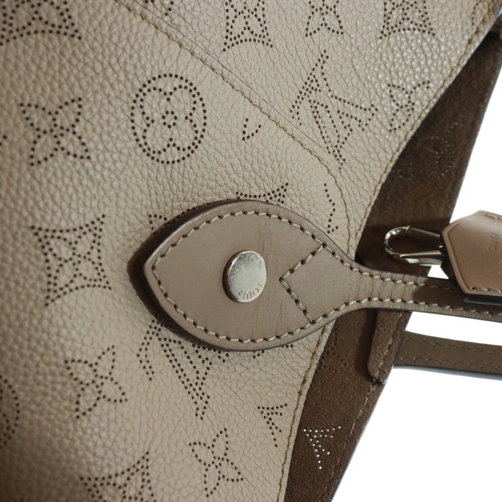 LOUIS VUITTON(ルイヴィトン) ヒナMM モノグラム マヒナ パンチングレザー トートバッグ シルバー金具 ベージュ レディース M53140