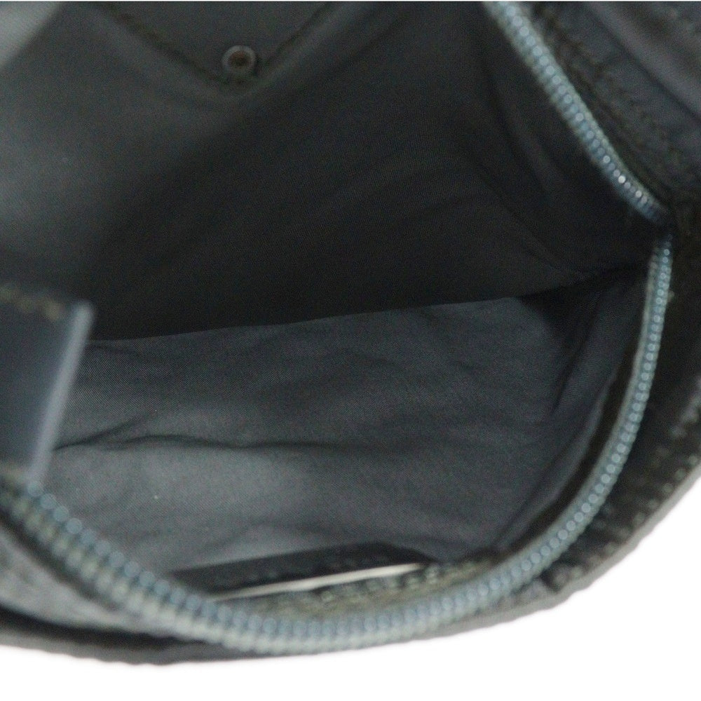 PRADA(プラダ) ショルダーバッグ 斜め掛けバッグ ロゴ三角プレート シルバー金具 グレー ナイロン B7372