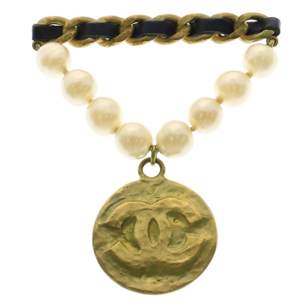 CHANEL(シャネル) ココマーク フェイクパールブローチ バッジ ホワイト×ブラック×ゴールド GP 94P