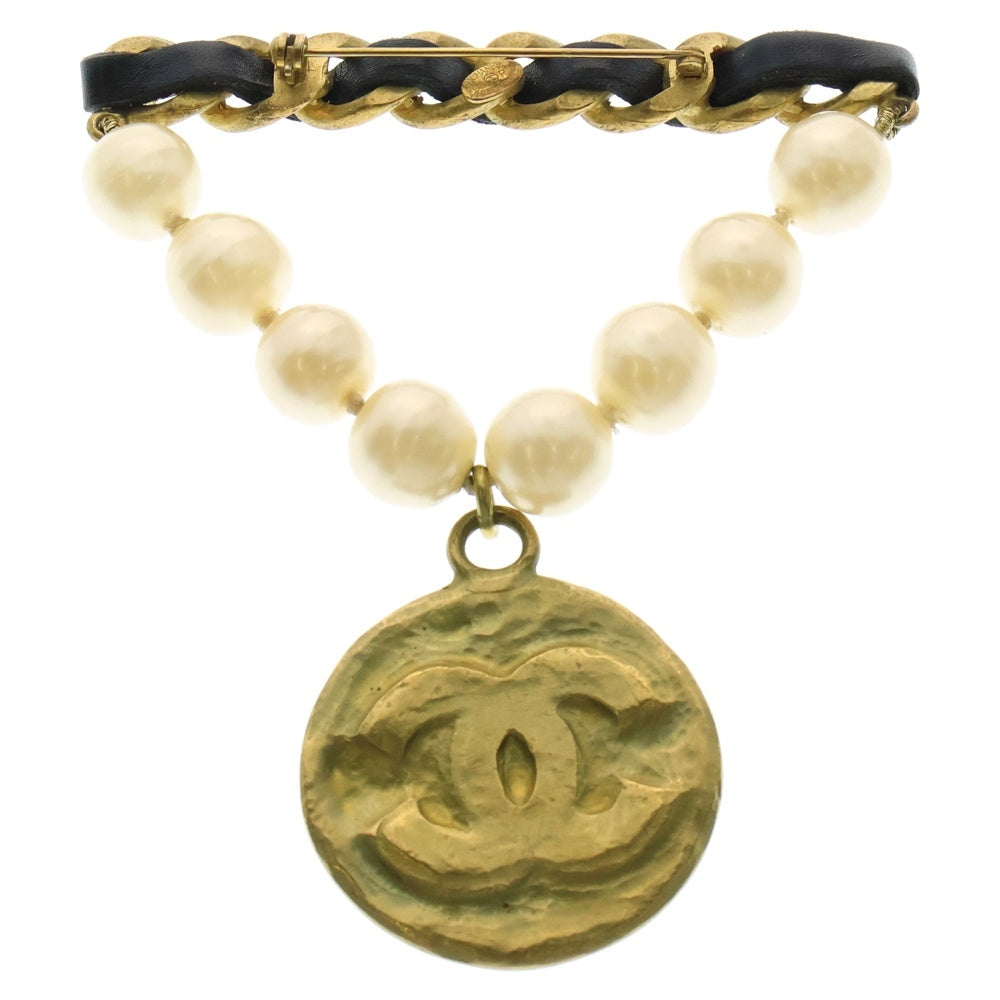 CHANEL(シャネル) ココマーク フェイクパールブローチ バッジ ホワイト×ブラック×ゴールド GP 94P