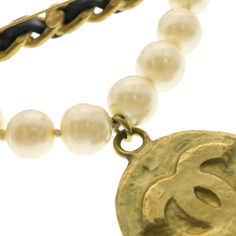 CHANEL(シャネル) ココマーク フェイクパールブローチ バッジ ホワイト×ブラック×ゴールド GP 94P