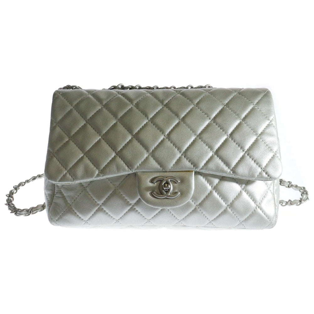 CHANEL(シャネル) デカマトラッセ30 ココマーク ラムスキン レザー シングルフラップ ダブルチェーンショルダーバッグ シルバー金具 ホワイト/シルバー 12番台