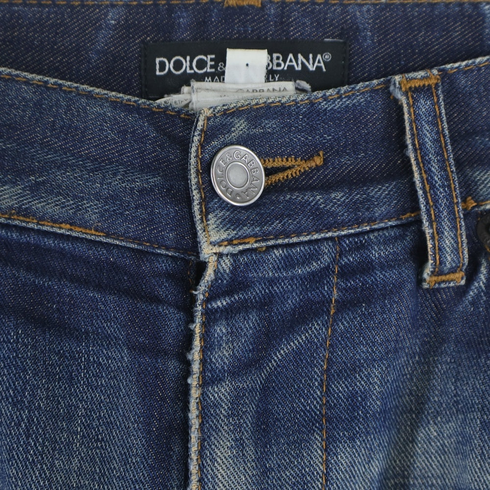 DOLCE & GABBANA(ドルチェアンドガッバーナ) ダメージ加工 レザープレートパッチ付デニムパンツ ブルー