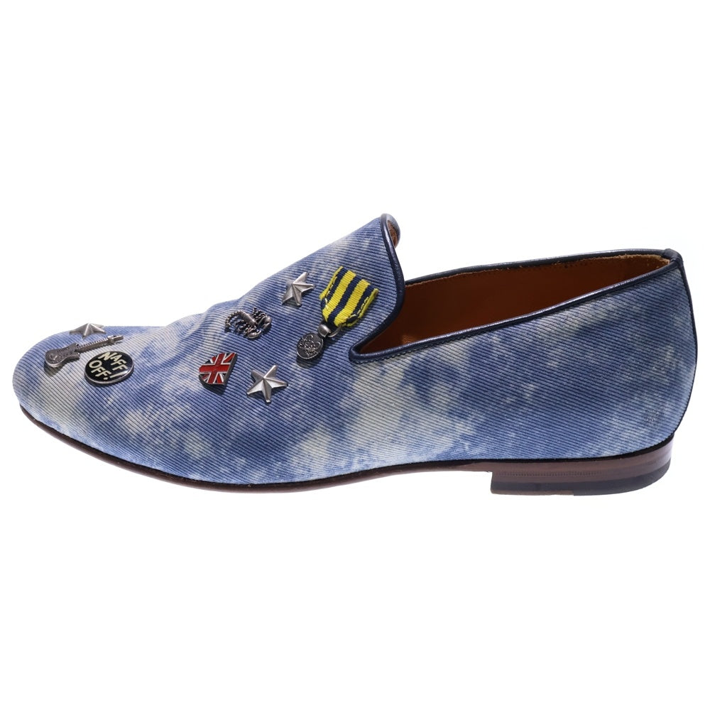 JIMMY CHOO(ジミーチュウ) ピンバッジ付スタッズデニムローファー ライトブルー