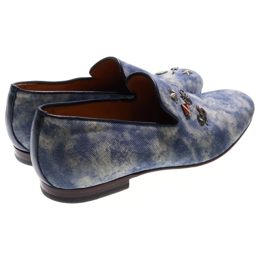 JIMMY CHOO(ジミーチュウ) ピンバッジ付スタッズデニムローファー ライトブルー