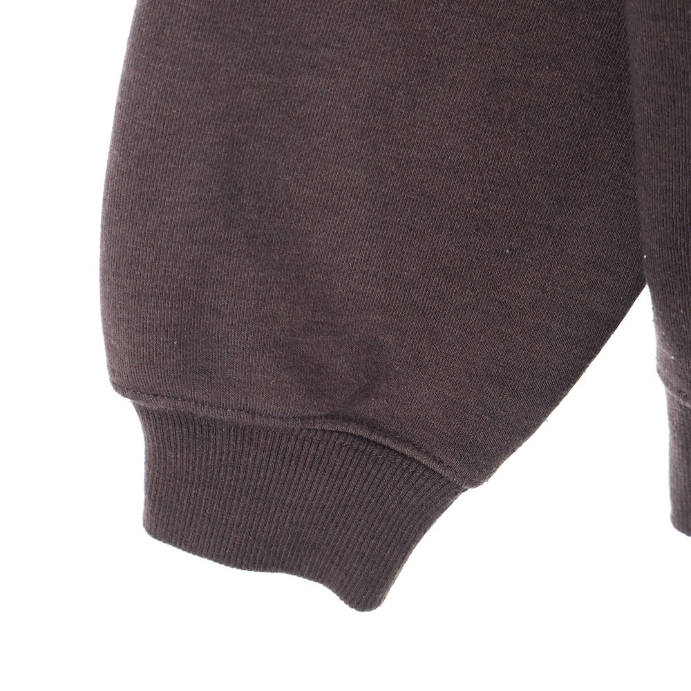 GENUINE MERCHANDISE(ジェニュインマーチャンダイズ) フロント刺繍 クルーネックスウェット トレーナー ブラウン