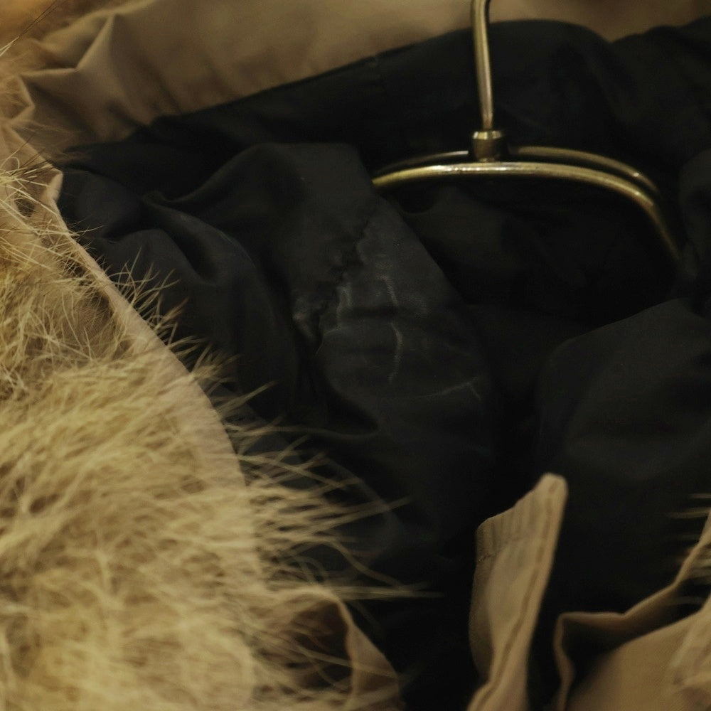 CANADA GOOSE(カナダグース) LABRADOR DOWN JACKET ラブラドール ワッペンロゴ ファー フーデッド ジップアップ ダウンジャケット ベージュ レディース 7958JM R