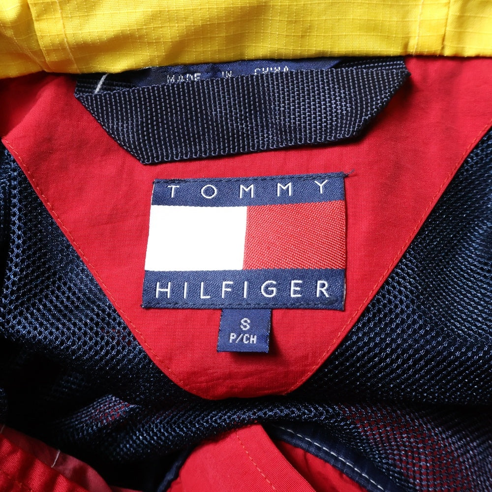 TOMMY HILFIGER(トミーヒルフィガー) ラバーワッペンロゴ ナイロン アノラックパーカー レッド/ネイビー 0500583-5036