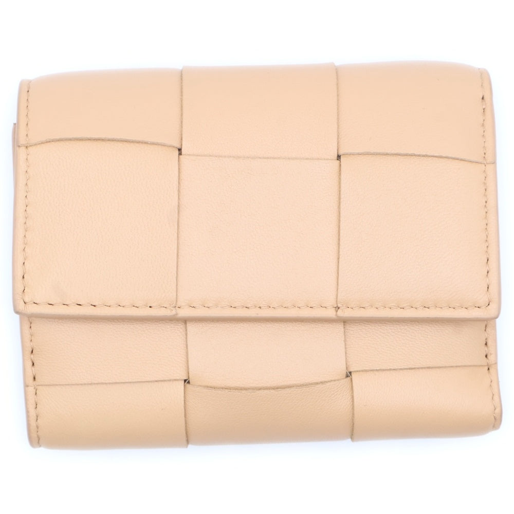 BOTTEGA VENETA(ボッテガヴェネタ) マキシイントレチャート カセット レザー コンパクトウォレット 三つ折り財布 ゴールド金具 ベージュ