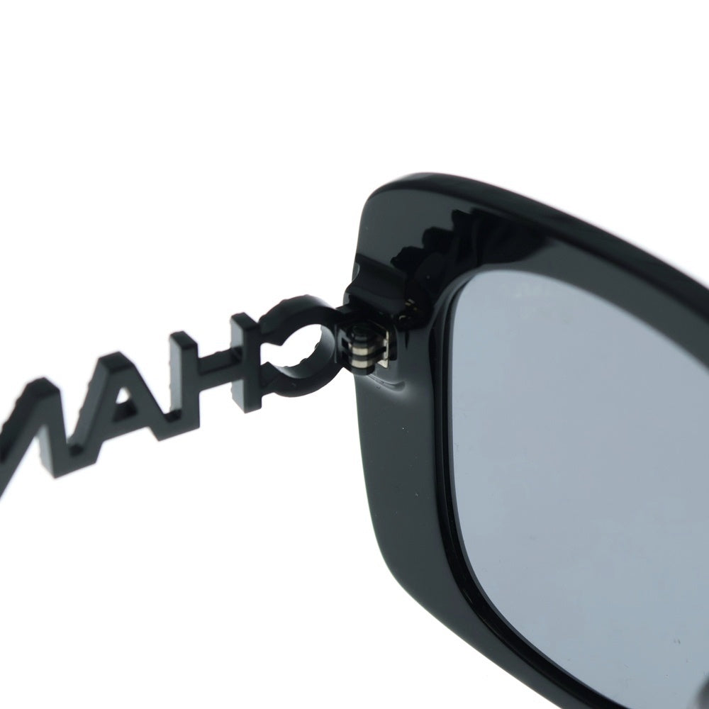 CHANEL(シャネル) ココマークロゴテンプル スクエアシェイプ ポラライズド カラーレンズサングラス アイウェア ブラック 5422-B-A