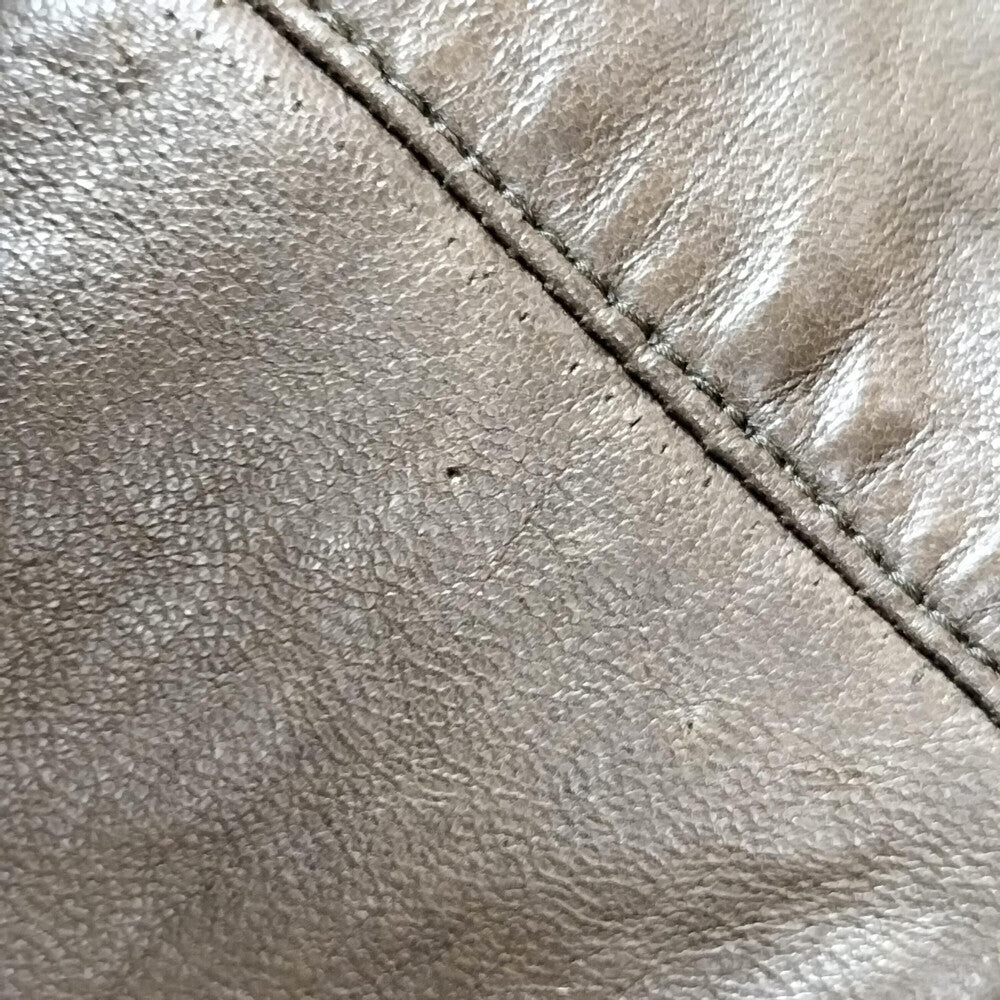 BRUNELLO CUCINELLI(ブルネロクチネリ) レザー スタンドカラー ジップアップ マルチポケット シングルライダース ジャケット カーキ