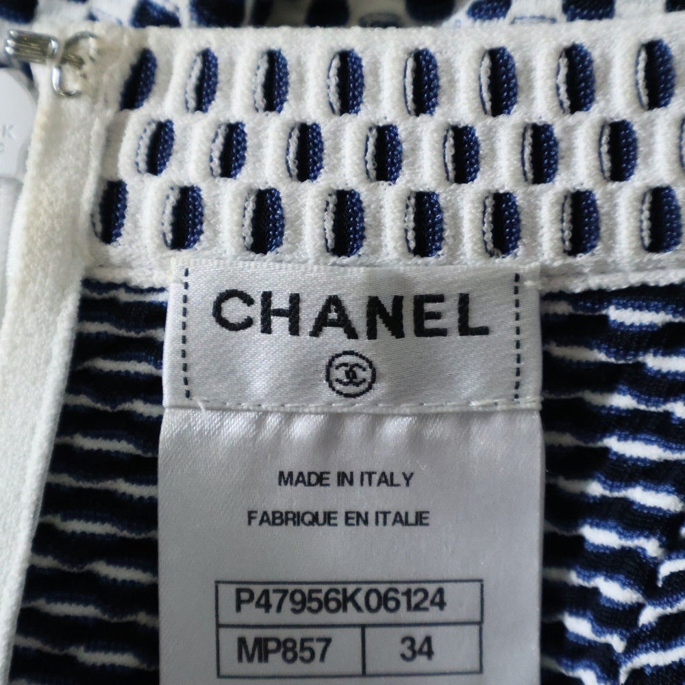 CHANEL(シャネル) ココマークロゴプレート ビスコース レーヨンニット ワッフル生地 ミディアム タイト スカート ホワイト/ネイビー レディース P47956K06124