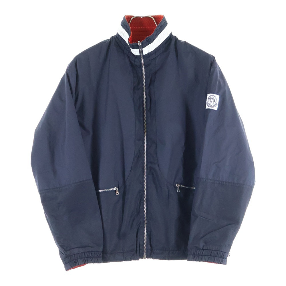 MONCLER GAMME BLEU(モンクレール・ガム・ブルー) リバーシブル ワッペンロゴ ハイネック ジップアップ ナイロンジャケット ネイビー/レッド 51391404180 68229