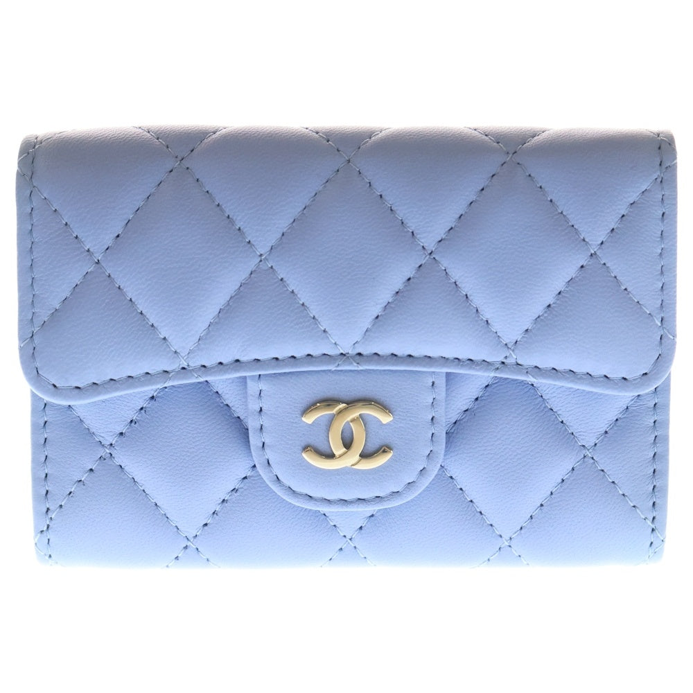CHANEL(シャネル) マトラッセ クラッシックフラップ カードケース ライトブルー ラムスキン シルバー金具 AP0214 レディース