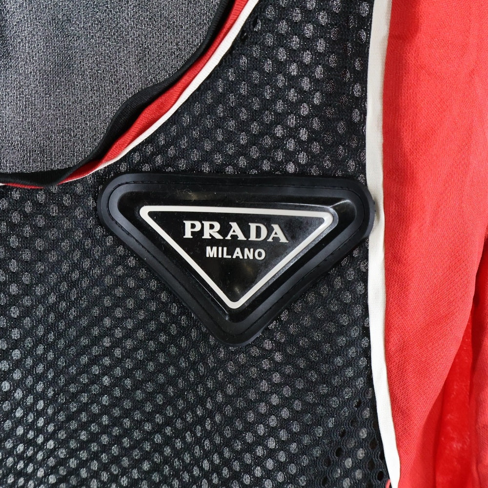 PRADA(プラダ) 20SS ラバーワッペンロゴ シルク メッシュ Uネック ノースリーブ ミディアムワンピース ブラック/レッド レディース P3C73