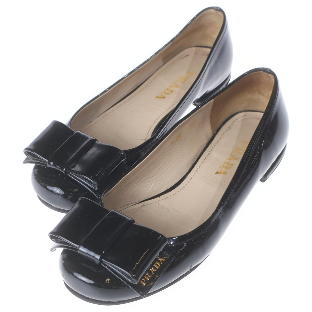 PRADA(プラダ) ロゴプレート リボン パテントレザー フラット パンプス シューズ ブラック レディース