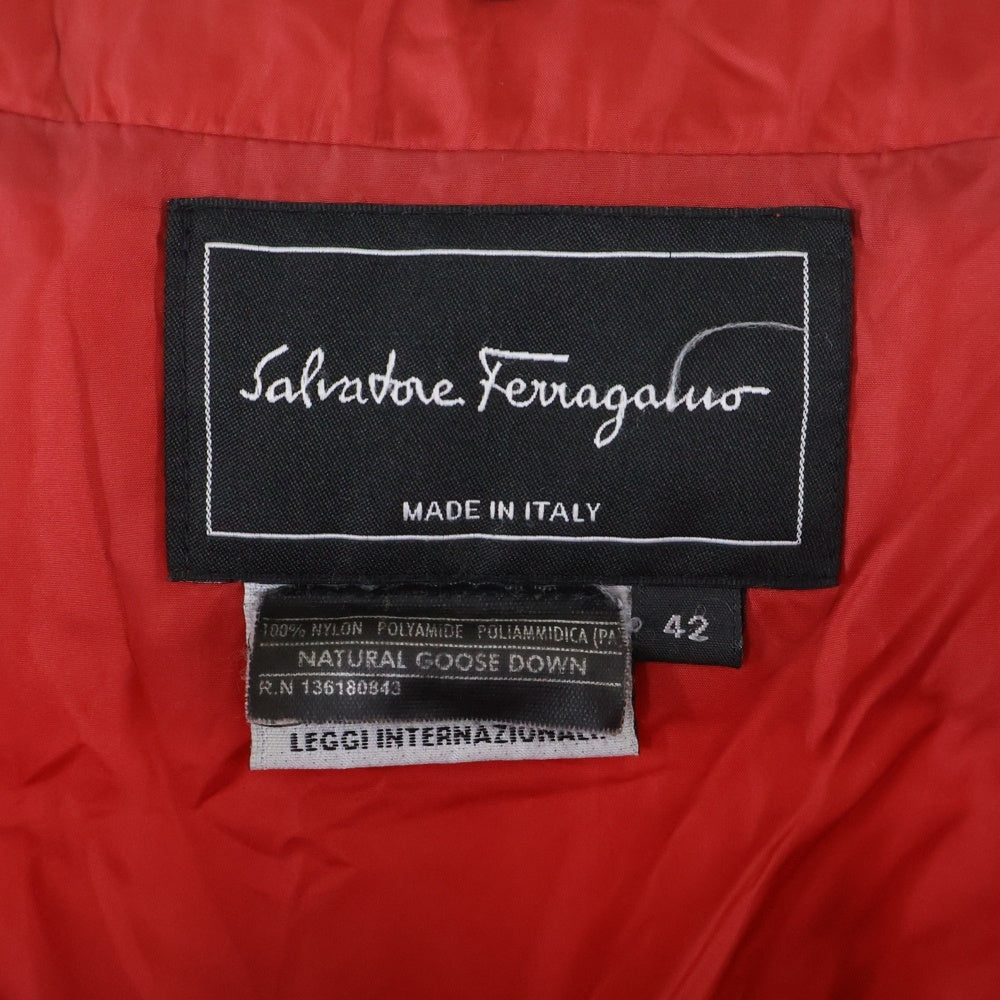 Salvatore Ferragamo(サルヴァトーレ フェラガモ) スタンドカラー スナップボタン ラグランスリーブ ダウンジャケット レッド レディース