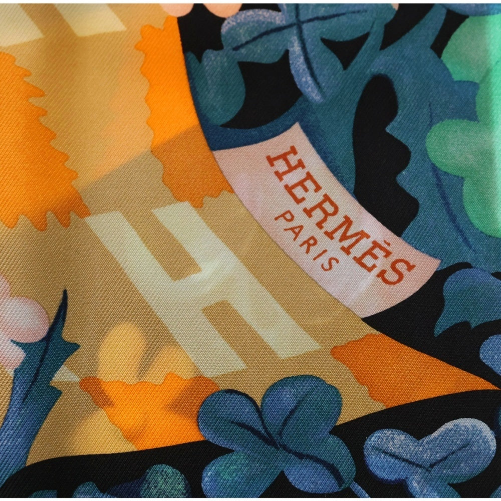 HERMES(エルメス) カレ90 UN CARRE L'HERBE 草上のカレ ブラック×グリーン シルク スカーフ レディース