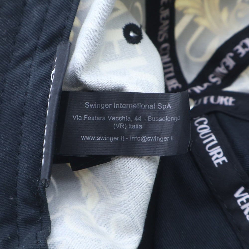 VERSACE JEANS COUTURE(ヴェルサーチジーンズクチュール) Baroque Print Baseball Cap バロックプリント キャップ ブラック 71YAZK18