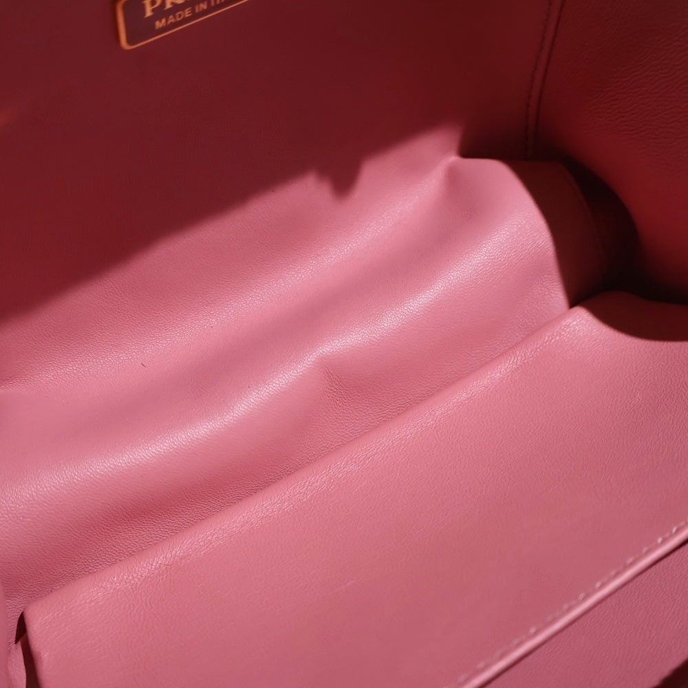 PRADA(プラダ) ウィッカー トライアングルロゴプレート カゴ チェーンショルダーバッグ ゴールド金具 ブラック 1BF075 レディース