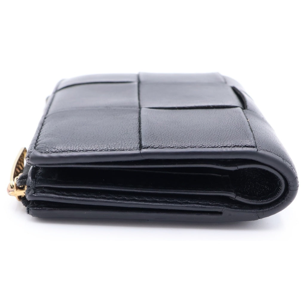BOTTEGA VENETA(ボッテガヴェネタ) マキシイントレチャート コンパクトウォレット 二つ折り財布 ブラック レザー ゴールド金具