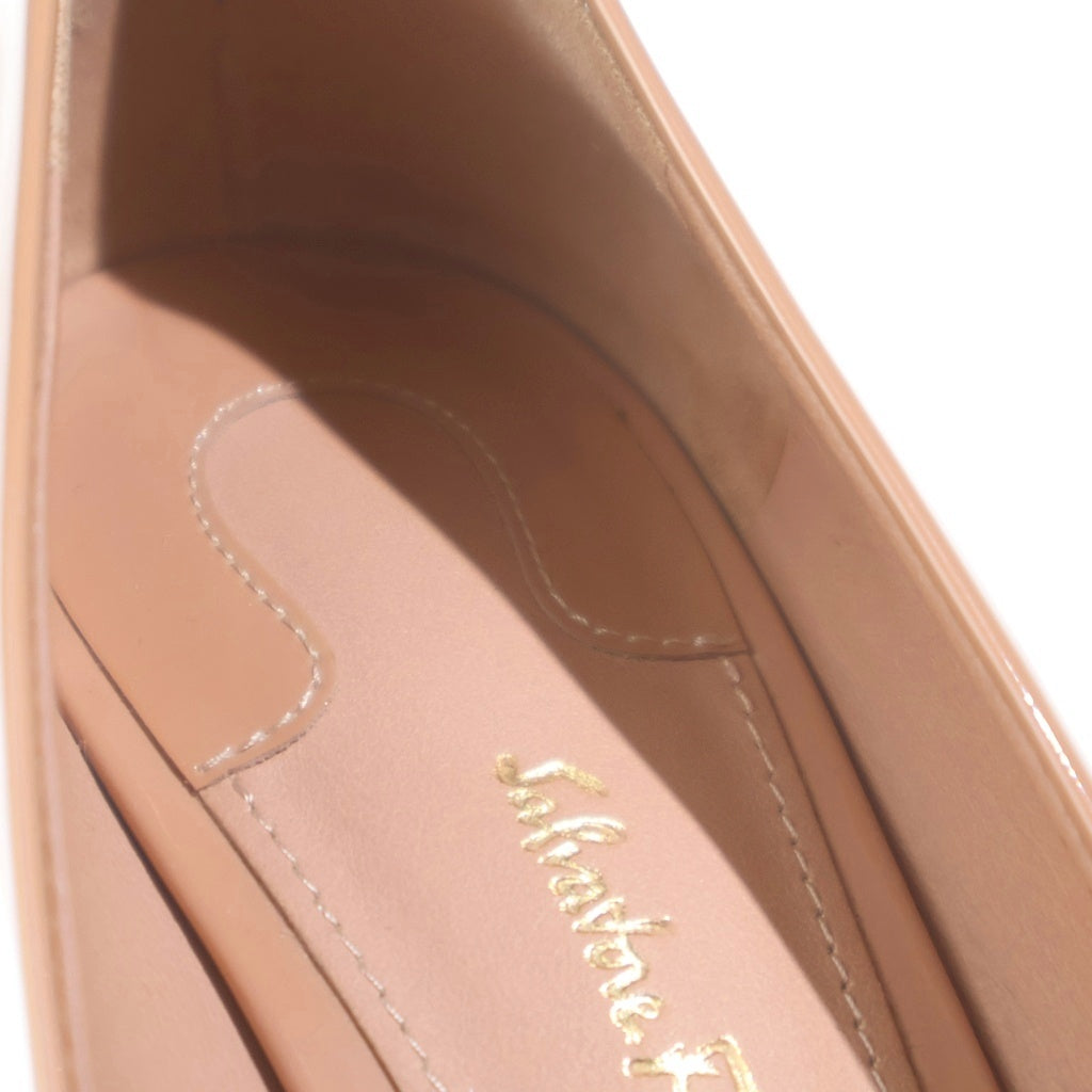 Salvatore Ferragamo(サルヴァトーレ フェラガモ) フラワーヒール パテントレザー パンプス シューズ ピンクベージュ レディース