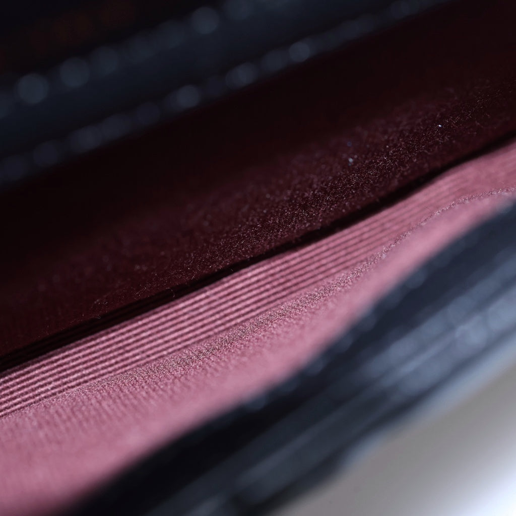 CHANEL(シャネル) マトラッセタイムレス クラシック ラムスキン レザー フラップ チェーンショルダー フォンケース ミニバッグ AP2096 ゴールド金具 レディース