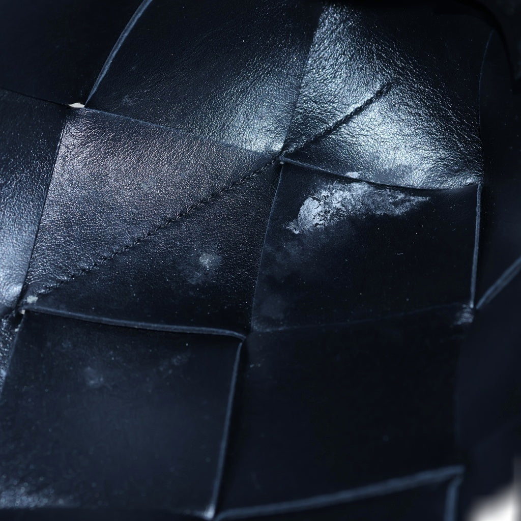 BOTTEGA VENETA(ボッテガヴェネタ) カセット スモール イントレチャート ショルダーバッグ ブラック レザー ゴールド金具 レディース