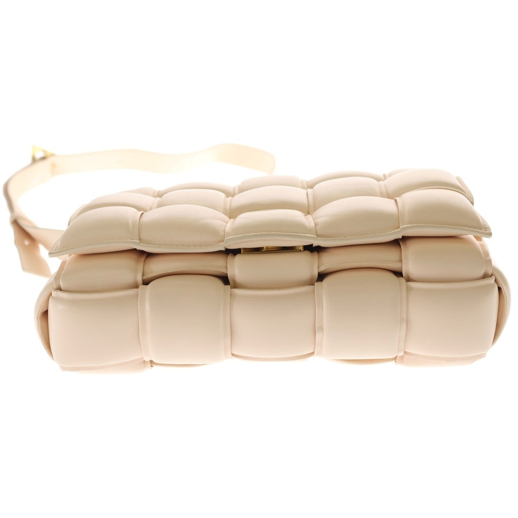 BOTTEGA VENETA(ボッテガヴェネタ) パデッド カセット ショルダーバッグ ライトピンク レザー ゴールド金具 レディース