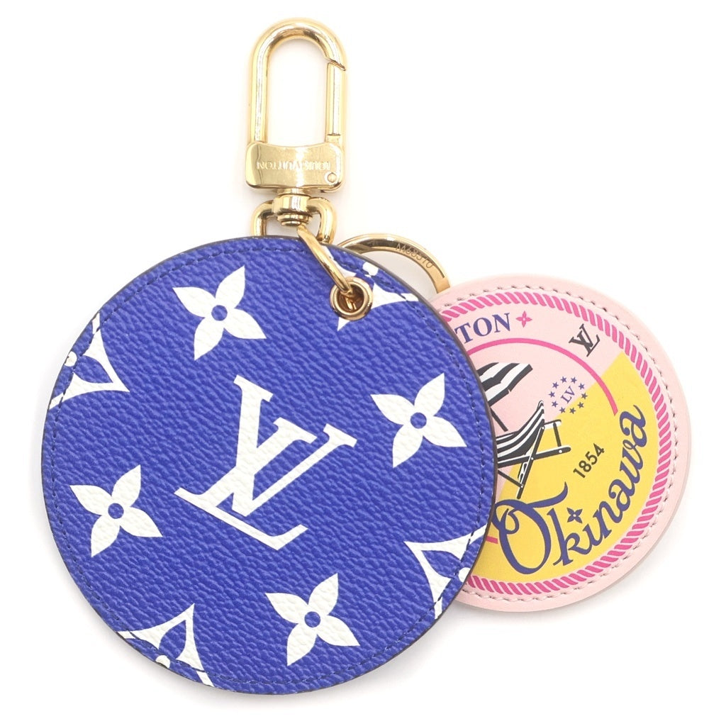 LOUIS VUITTON(ルイヴィトン) ポルトクレ・イリュストレ モノグラム ジャイアントリゾートオキナワ キーホルダー ブルー/ピンク M68510 レディース