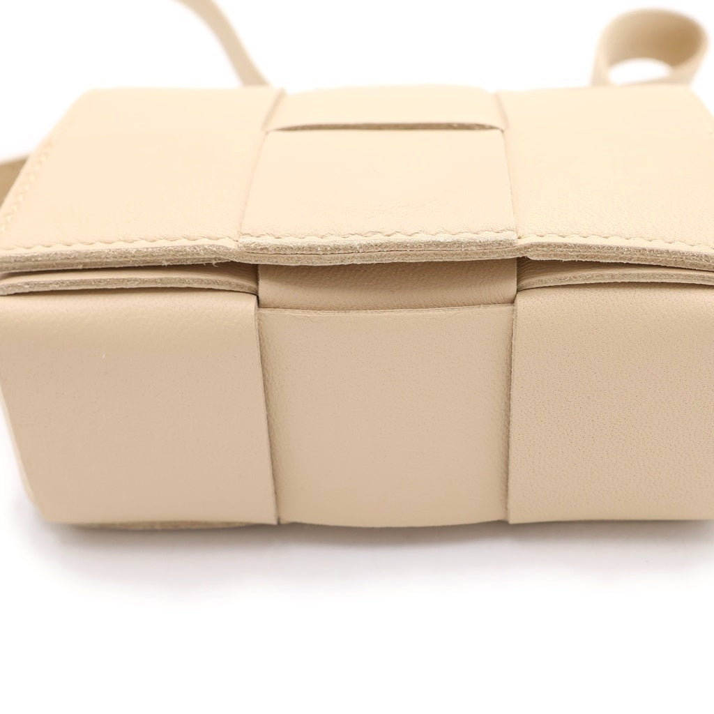 BOTTEGA VENETA(ボッテガヴェネタ) キャンディカセット ショルダーバッグ ミニバッグ ベージュ レザー レディース