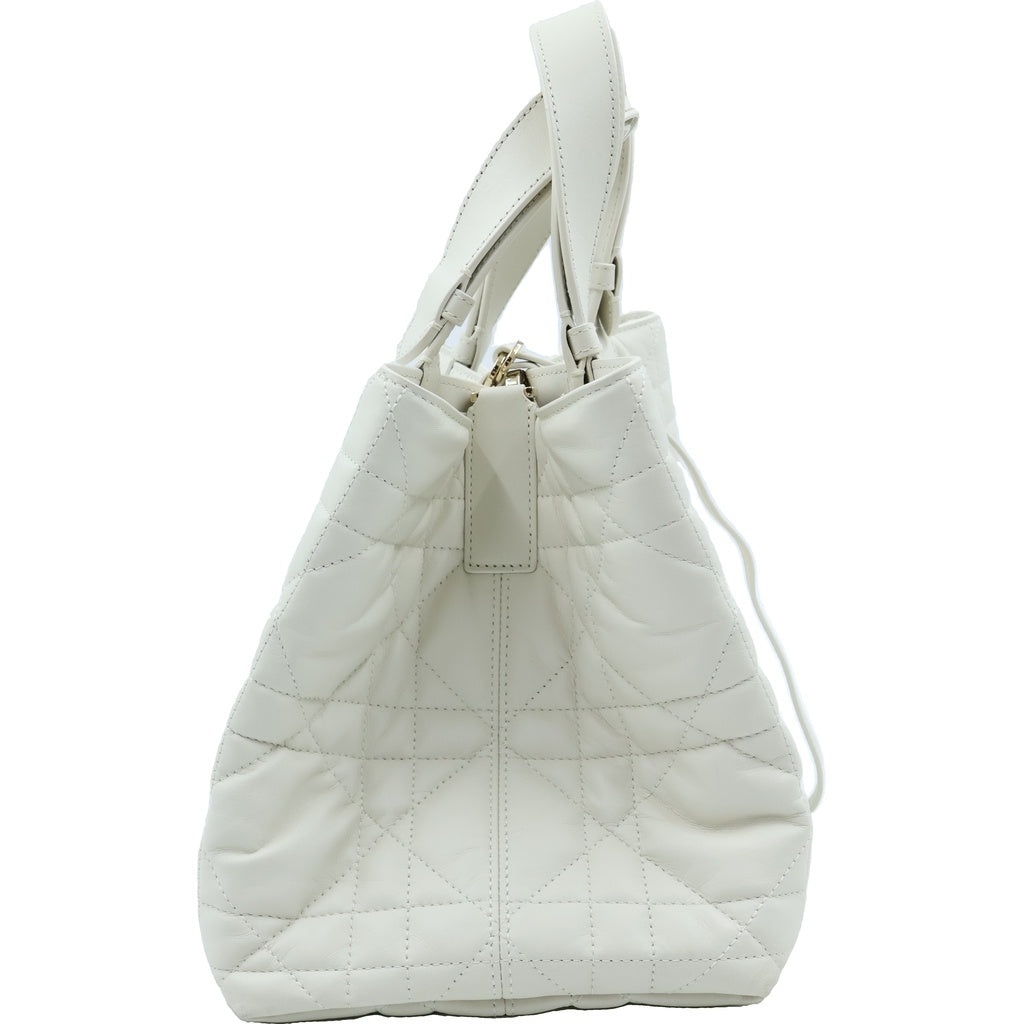 Christian Dior(クリスチャンディオール) トゥージュール ミディアム カナージュ レザー ハンドバッグ ゴールド金具 ホワイト レディース