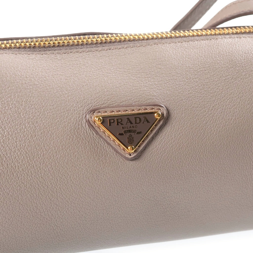 PRADA(プラダ) トライアングルロゴ三角プレート ショルダーポーチ ショルダーバッグ グレージュ レザー 1BC239 ゴールド金具 レディース