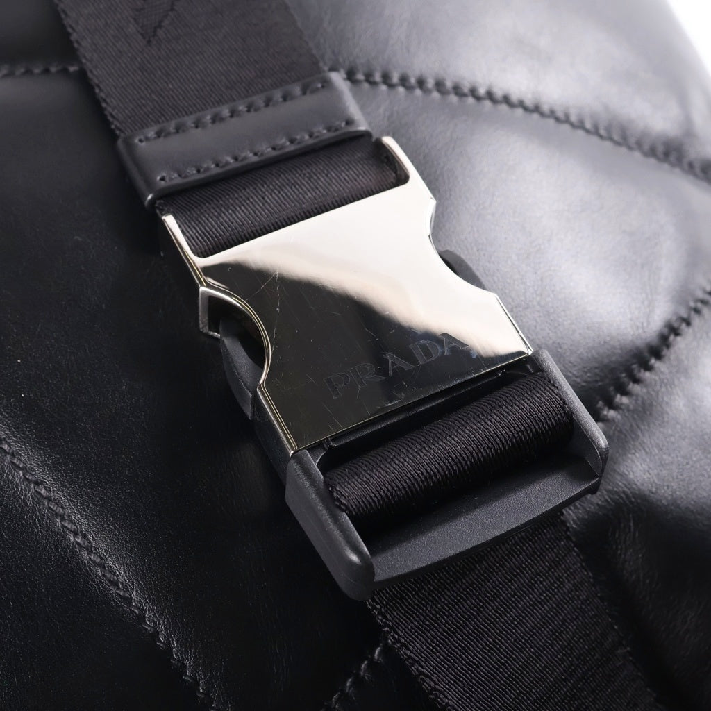 PRADA(プラダ) トライアングルロゴ ショルダーバッグ ボディバッグ ブラック レザー 2VZ092 シルバー金具 レディース