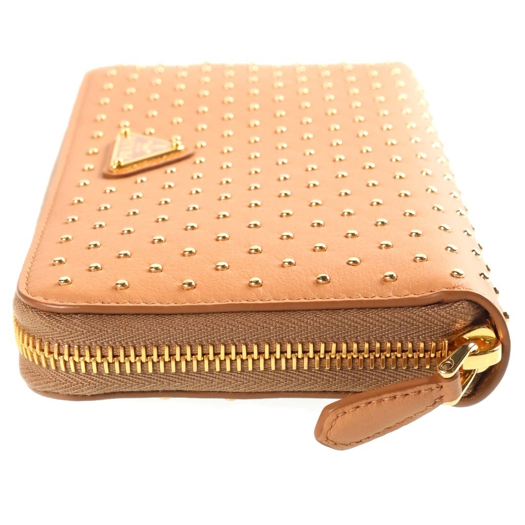 PRADA(プラダ) スタッズ トライアングルロゴ レザー ゴールド金具 ラウンドファスナー 長財布 ベージュ レディース