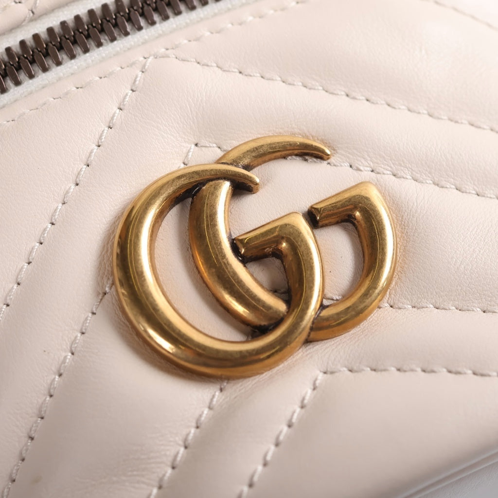 GUCCI(グッチ) GGマーモント バニティバッグ ポーチ ケース ホワイト レザー 624615 ゴールド金具 レディース