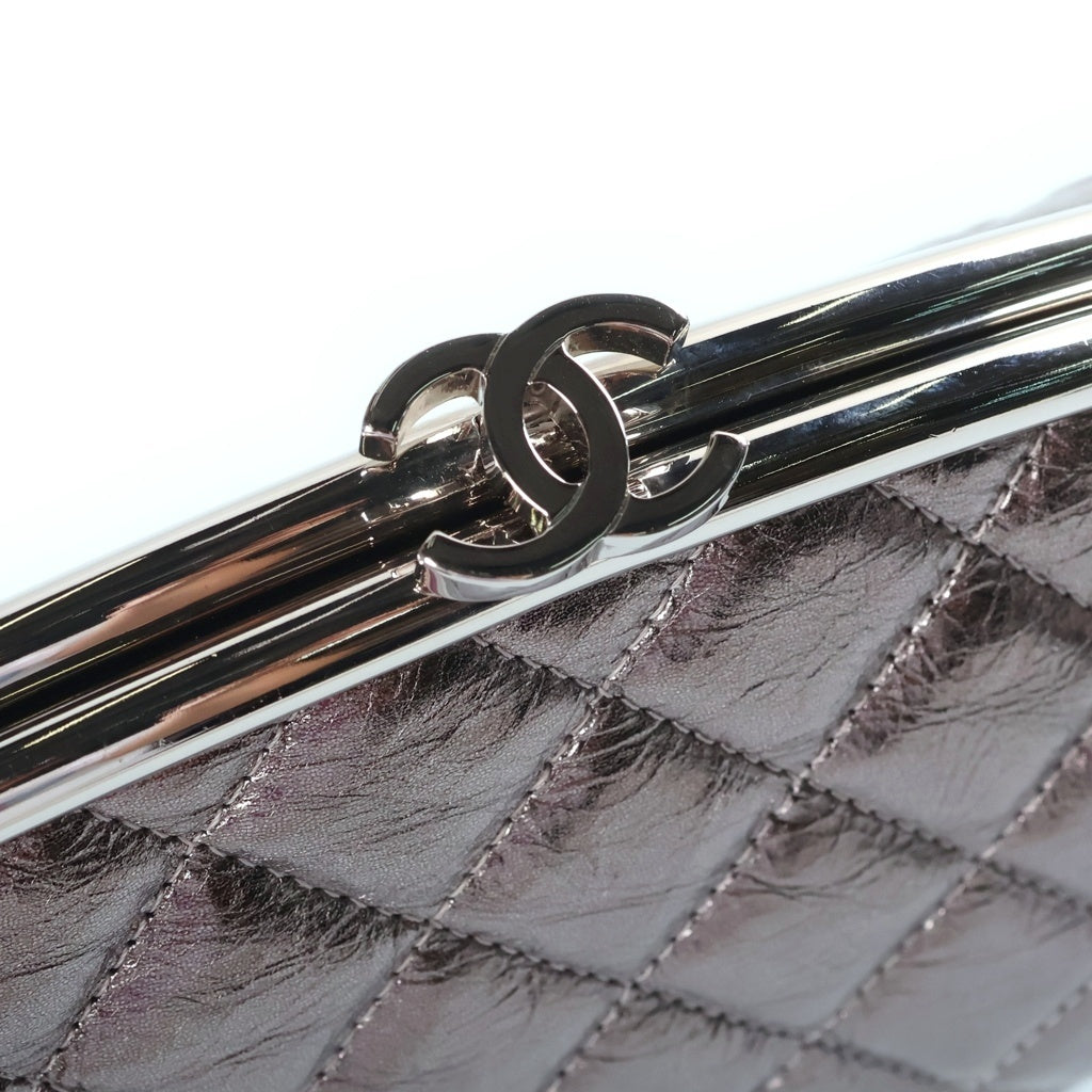 CHANEL(シャネル) マトラッセ ラムスキン メタリックレザー がま口 クラッチ セカンドバッグ シルバー金具 シルバー 12番台 レディース