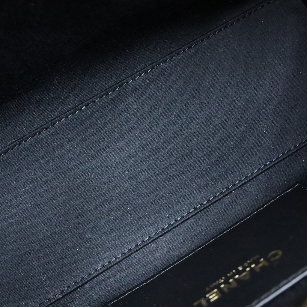 CHANEL(シャネル) シャネル25 ミニ チェーンショルダーバッグ ブラック ラムスキン プレート AS5631 ゴールド金具 レディース
