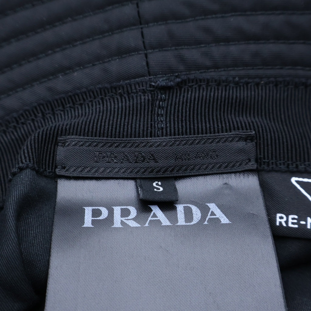 PRADA(プラダ) バケットハット 帽子 三角ロゴ ナイロン ブラック レディース