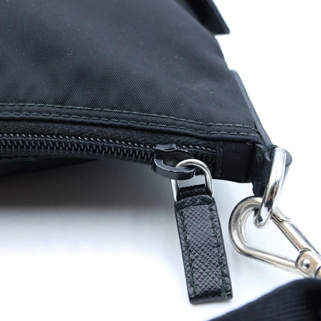 PRADA(プラダ) トライアングル ロゴ プレート ショルダーバッグ ナイロン ブラック 1BH716