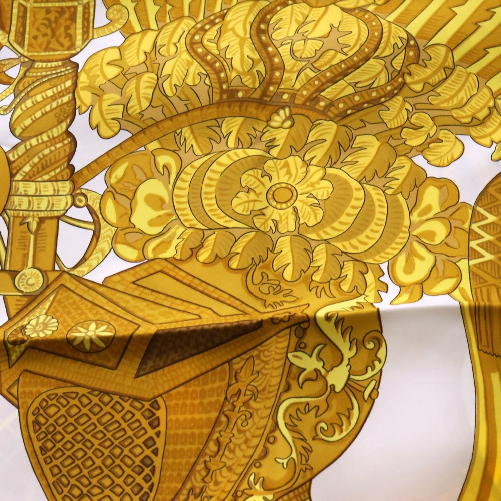 HERMES(エルメス) カレ90 羽飾りの兜 イエロー×ホワイト スカーフ シルク