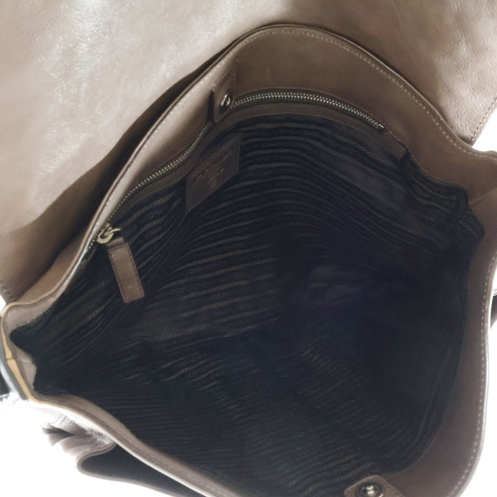 PRADA(プラダ) メッセンジャーバッグ ショルダーバッグ ブラウン×ブラック シルバー金具 レザー ロゴ